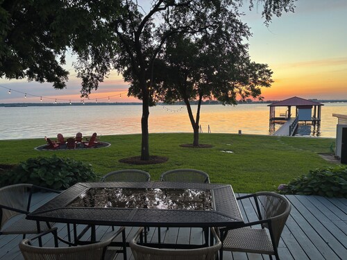 160' waterfront home on a point, fishing pier, game room, & more