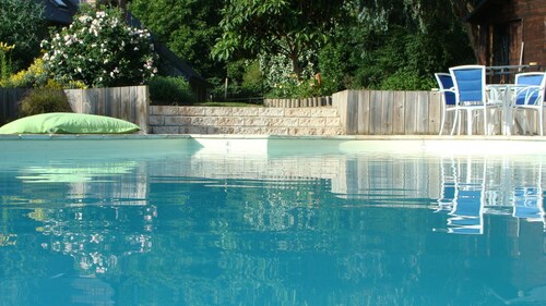 Les Sirènes, character gîte with swimming pool, 20 minutes from the coast