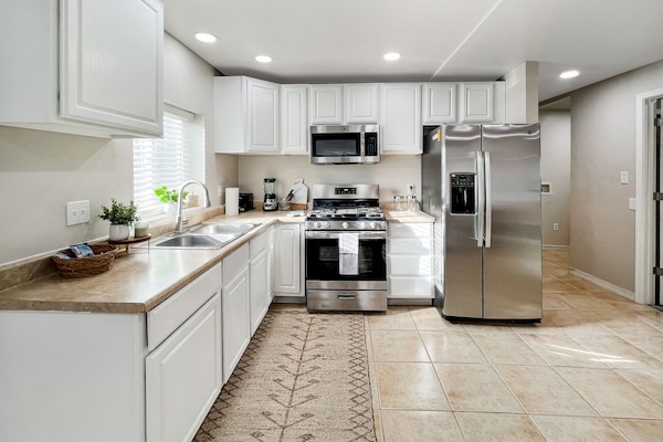 Geladeira, micro-ondas, fogão, cooktop