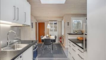 Réfrigérateur, plaque de cuisson, lave-vaisselle, cafetiÚre/bouilloire