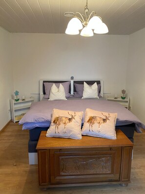 2 bedrooms, iron/ironing board, travel cot, free WiFi