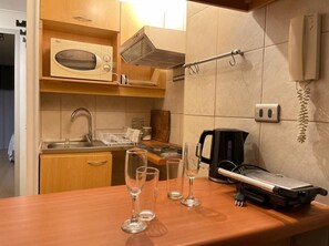 Superior Apartment (1601) | Private kitchen | Fridge, microwave, cookware/dishes/utensils - Apart hotel santiago  (Santiago)