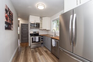 Fridge, microwave, oven, stovetop - Stylish Home a Block Away from Entertainment (Fargo)