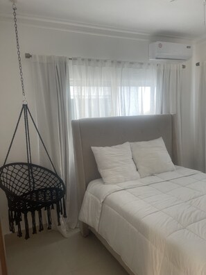 3 habitaciones, tabla de planchar con plancha, internet y ropa de cama 