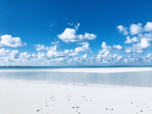 Beach nearby, sun-loungers, beach towels
