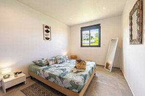 2 chambres, coffres-forts dans les chambres, bureau