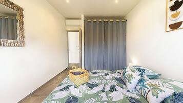 2 chambres, coffres-forts dans les chambres, bureau