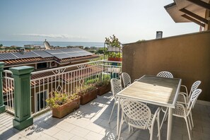 Outdoor dining - M316 - Marcelli, delightful three-room apartment with sea view (Marcelli)