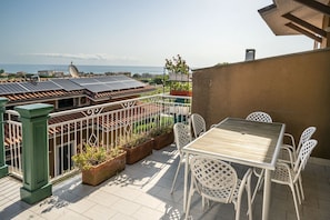 屋外ダイニングエリア