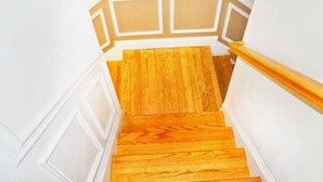 A wooden staircase with white walls and a white handrail. - Ravishing Downtown Home (Atlanta)