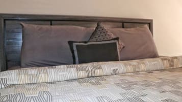 Townhome, 2 Bedrooms | 2 bilik tidur, seterika/papan seterika, Wi-fi percuma