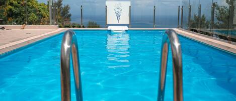 حمّام سباحة خارجي