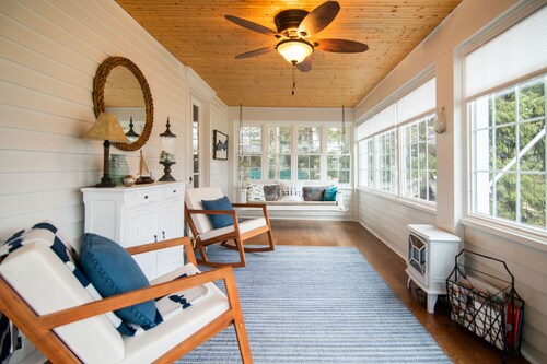 Simply Stunning Home in DT Lake Geneva W/Game room!