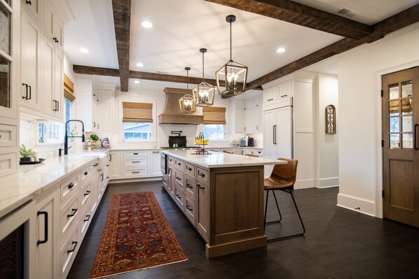 冰箱、微波炉、烤箱、炉灶