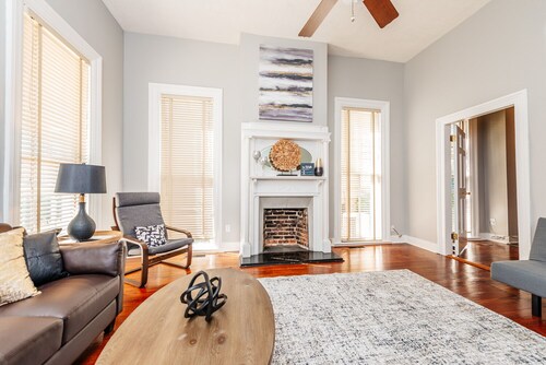 Entire Duplex-Sleeps 19 Perfect for Large Groups