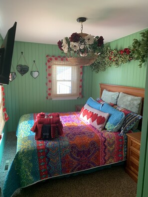 4 bedrooms, iron/ironing board, free WiFi, bed sheets