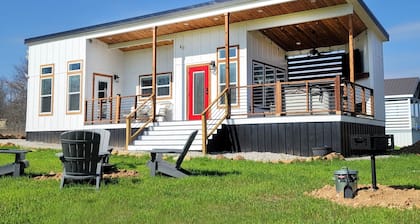 Tiny White: Twin Lake Tiny Homes of Okmulgee