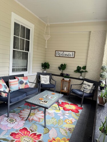 Charming Victorian at Lake Shelbyville ⋅ Sleeps 6 ⋅Sunroom ⋅ Fire Pit ⋅ Parking
