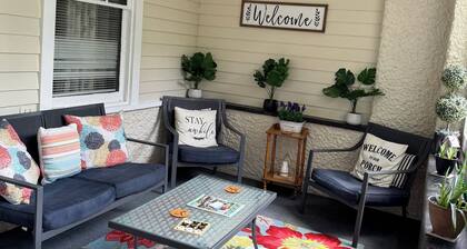 Charming Victorian at Lake Shelbyville ⋅ Sleeps 6 ⋅Sunroom ⋅ Fire Pit ⋅ Parking