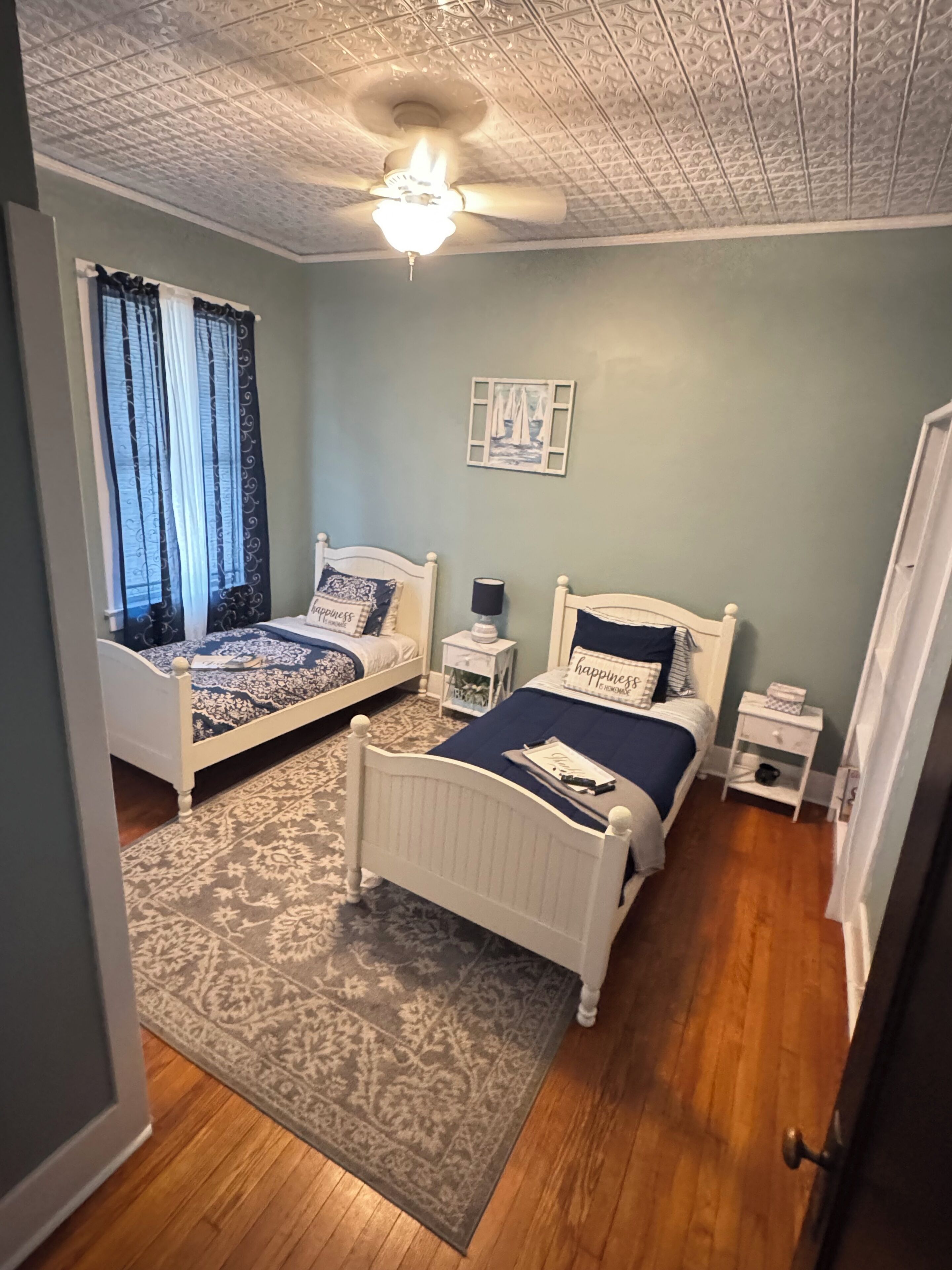 3 bedrooms, WiFi (free), bed sheets