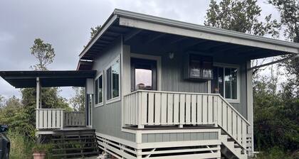 Lovely Centrally-Located Cabin with fast Wi-Fi. Perfect for E.Hawaii Exploration