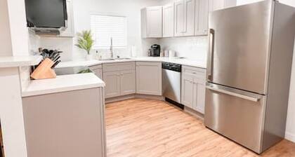 Very Clean Work Stay/Vacation Retreat Near DT&I25