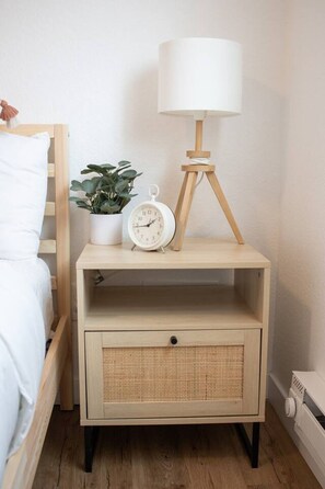 2 habitaciones, escritorio, tabla de planchar con plancha y wifi gratis 