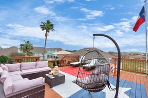 Property grounds - "Casa Buena Vista" Enjoy The Rooftop Patio Views! (Galveston)