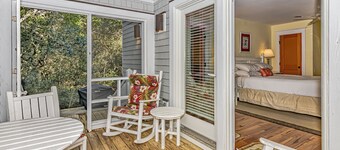 Nestled in Keepers Landing neighborhood at this cozy two bedroom home! Access to both clubs