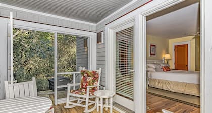 Nestled in Keepers Landing neighborhood at this cozy two bedroom home! Access to both clubs