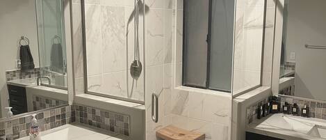 Shower, jetted tub, hair dryer, towels