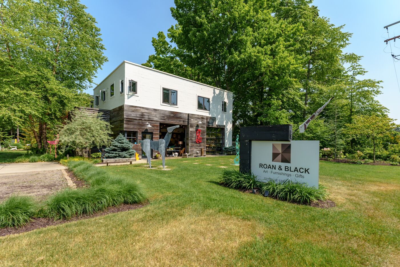 Roan & Black - Dog Friendly - Above one of the best contemporary galleries in West Michigan