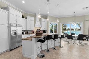 Fridge, microwave, oven, stovetop - 5 Star Property! Sleeps 10! Large waterfront model pool home on large Bay! (Marco Island)