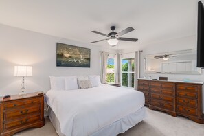 3 Schlafzimmer, Schreibtisch, Bügeleisen/Bügelbrett, Reisekinderbett