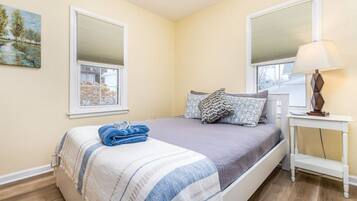 2 bedrooms, iron/ironing board, travel cot, free WiFi
