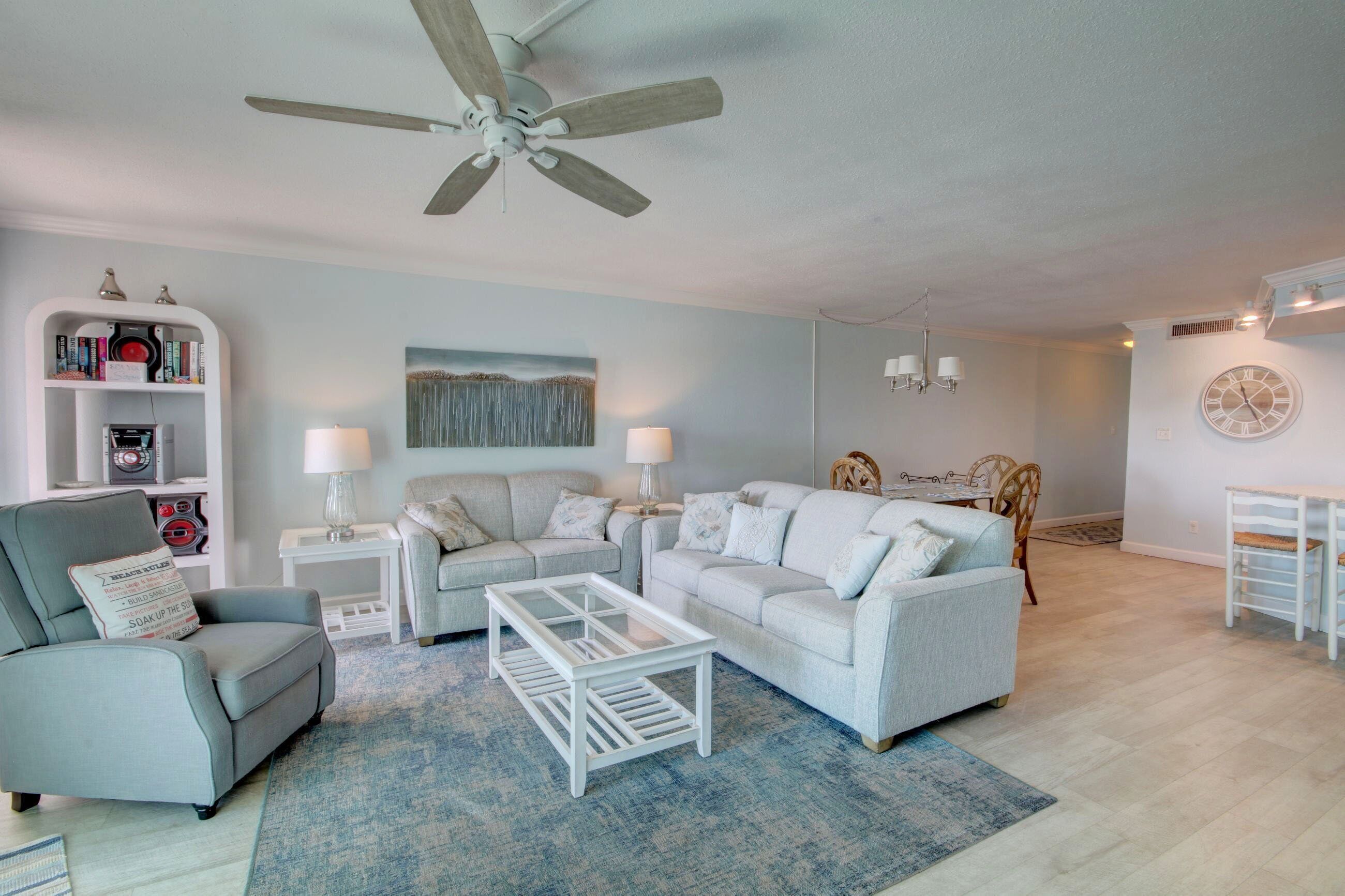 Tv, bøger, stereoanlæg