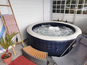 مغطس سبا خارجي