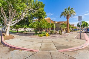 Property grounds - San Michelle Luxury Escape -Mesa (Mesa)