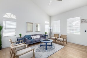 TV - San Michelle Luxury Escape -Mesa (Mesa)