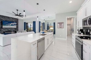 Fridge, microwave, oven, stovetop - Paradiso - Modern Style Vacation Villa (Cape Coral)