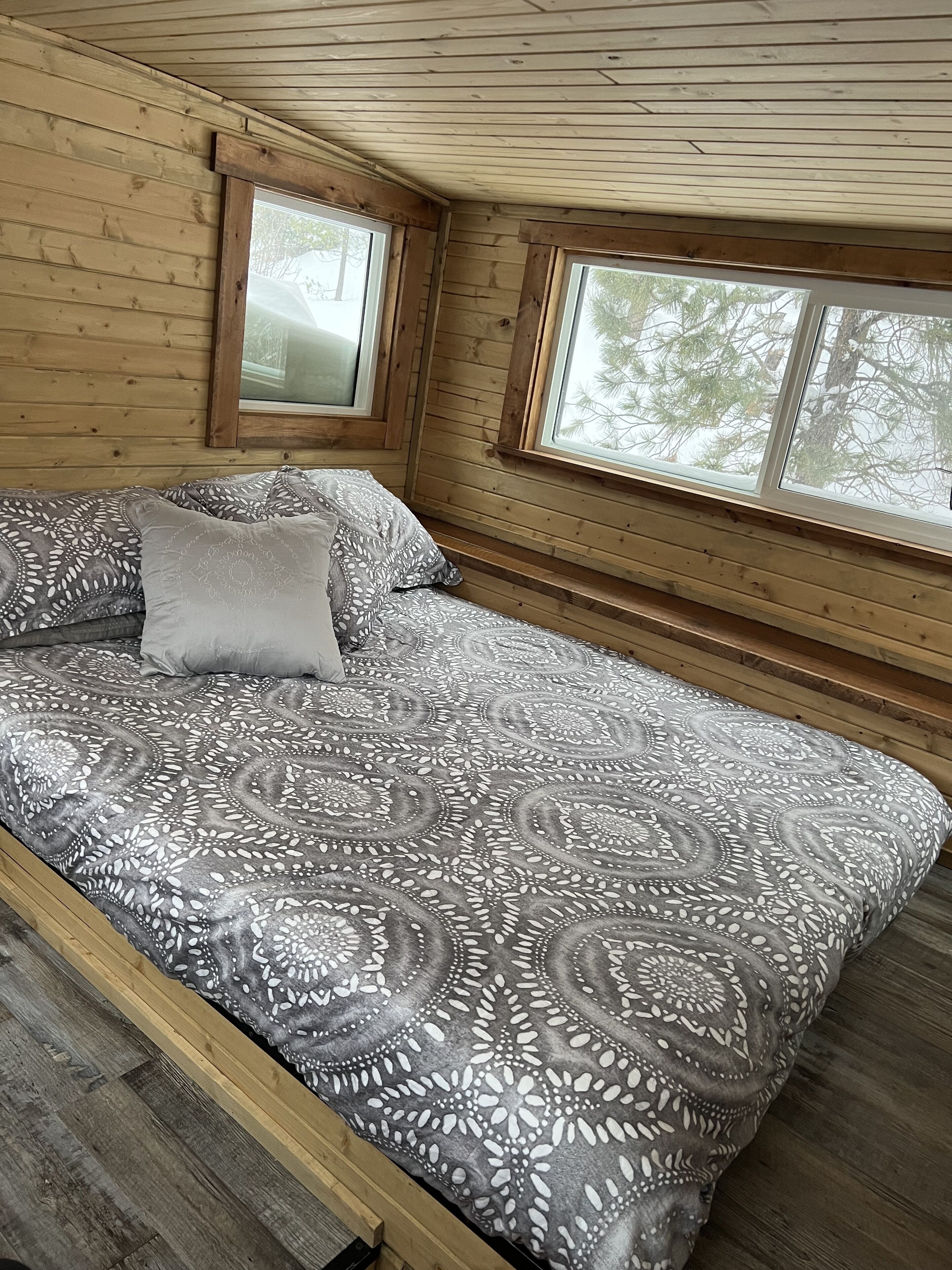 2 عدّة غرف نوم وواي فاي مجانًا وملاءات أسرّة