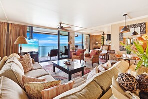 Flat-screen TV - Heavenly oceanfront 2bd condo in West Maui (Lahaina)