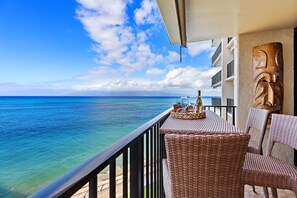 Property grounds - Heavenly oceanfront 2bd condo in West Maui (Lahaina)