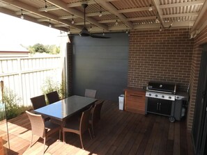 屋外ダイニングエリア