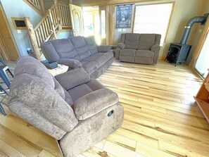 Fernseher, Kamin, DVD-Player