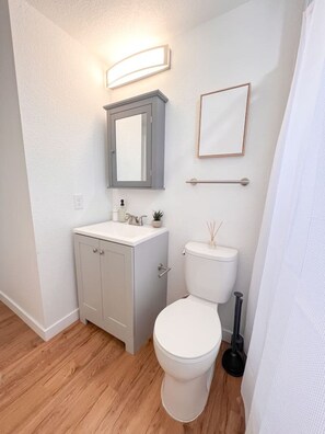 Hair dryer, towels - Easy Self Check In 2BD1BA Renovated  Hidden Gem (Pueblo)