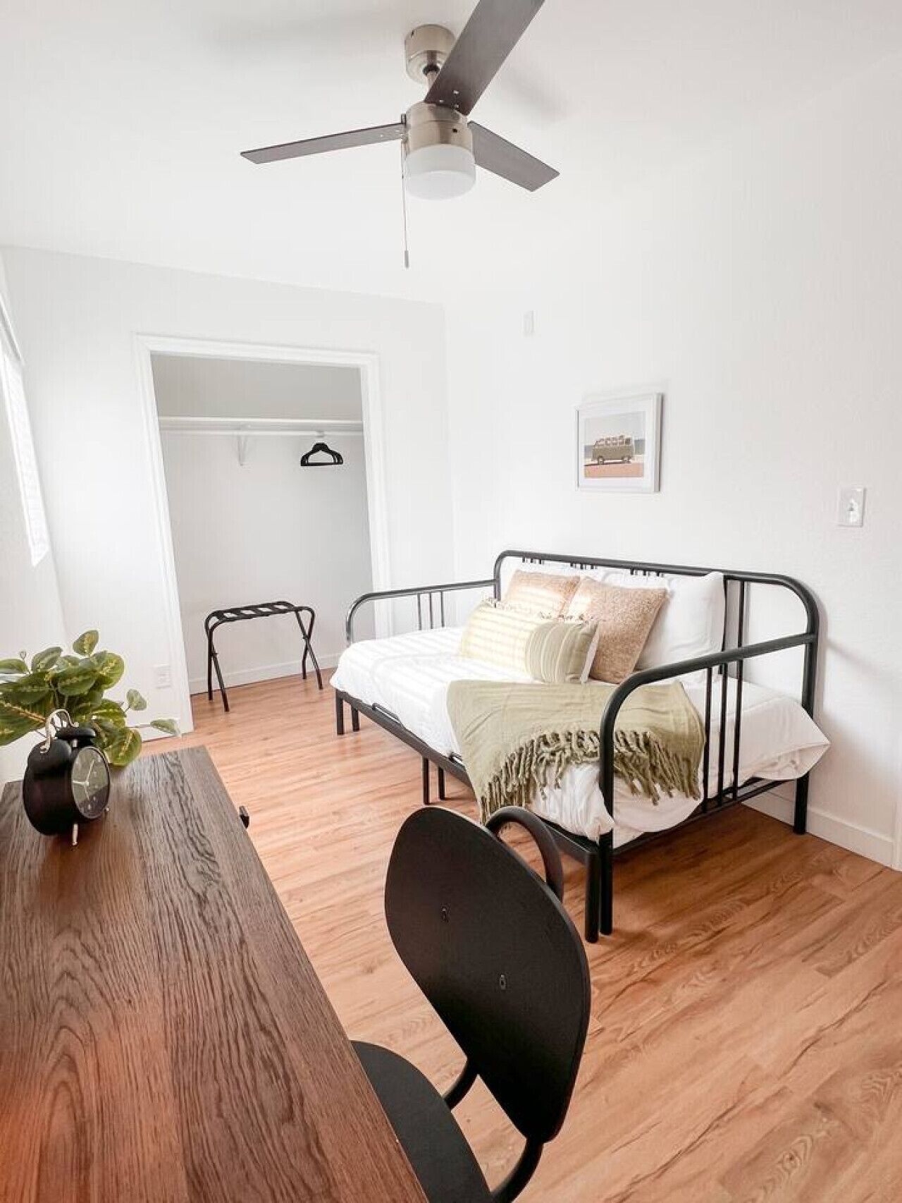 2 bedrooms, desk, iron/ironing board, WiFi