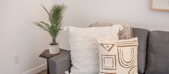 Easy Self Check In 2BD1BA Renovated  Hidden Gem