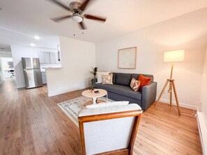 Smart TV - Easy Self Check In 2BD1BA Renovated  Hidden Gem (Pueblo)