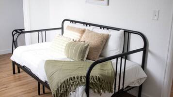 2 bedrooms, desk, iron/ironing board, WiFi